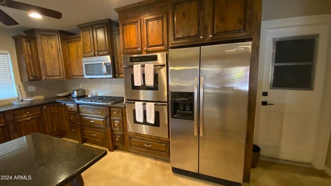 Building Photo - 6823 W Union Hills Dr