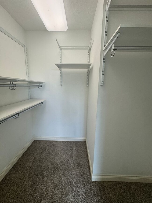 Building Photo - 581 Beehler Dr