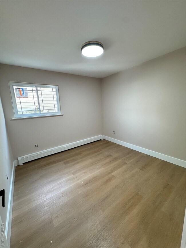 Building Photo - 15 Valerie Dr