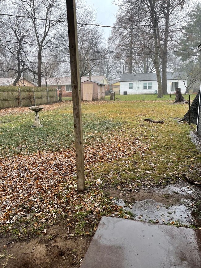 Building Photo - Fully Updated Home Just A Short Distance T...