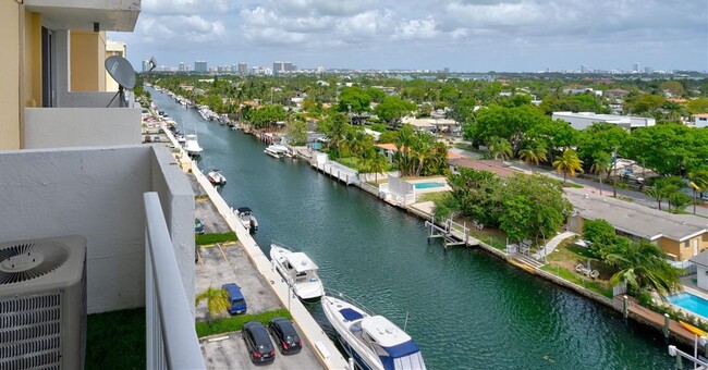 Primary Photo - 2000 NE 135th St