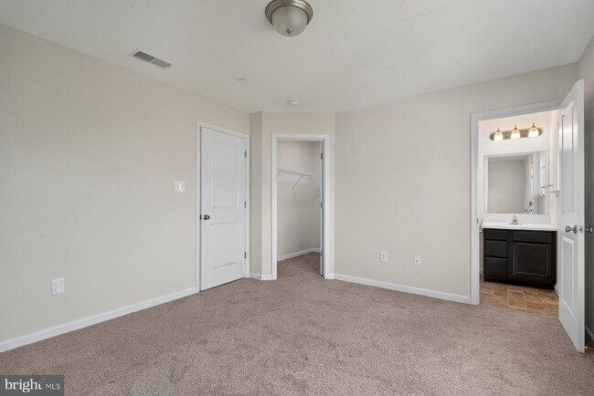 Building Photo - 109 Holstein Dr