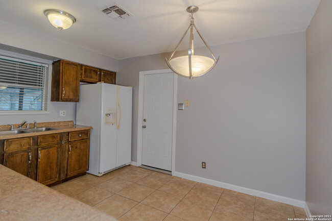 Building Photo - 209 Brenda Dr