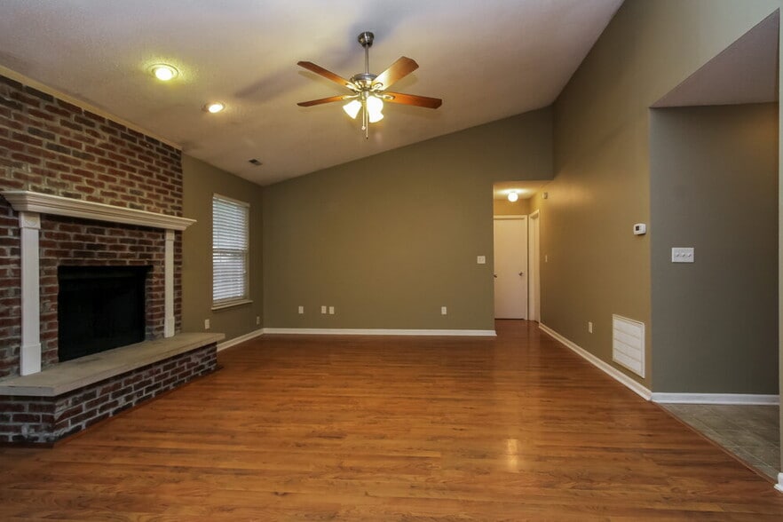 Building Photo - 17913 Sanibel Cir