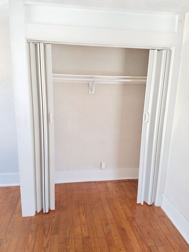 Building Photo - 36 Green St