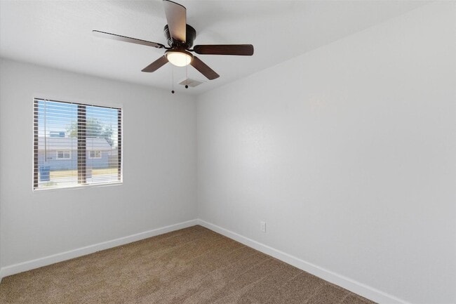 Building Photo - 6622 W Peck Dr