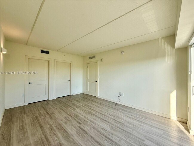 Building Photo - 2285 SW 27th St