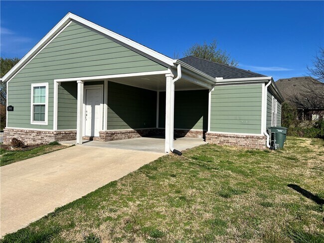 Building Photo - 590 N Cresswell Dr