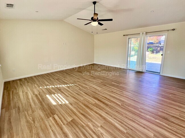 Building Photo - 6646 E Montecito Ave