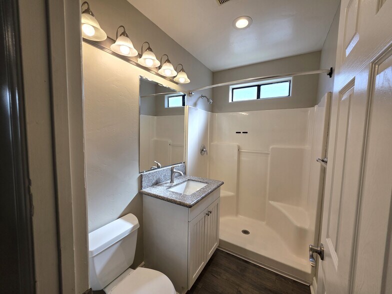 Building Photo - 2404 Morningside St