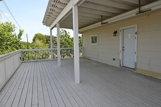 Building Photo - 510 Glen Cove Blvd