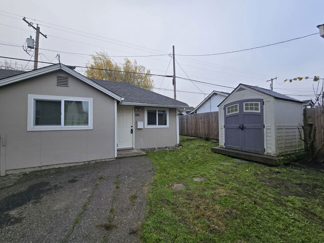 Building Photo - 1317 SE Mill St