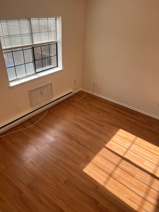 Building Photo - 515 Scott Rd