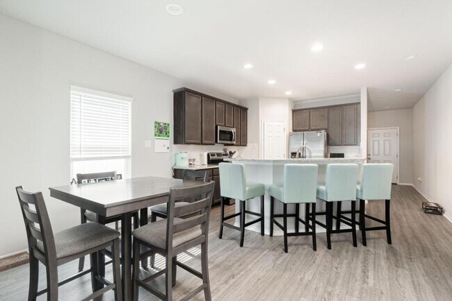 Building Photo - 5510 Daniel Wy