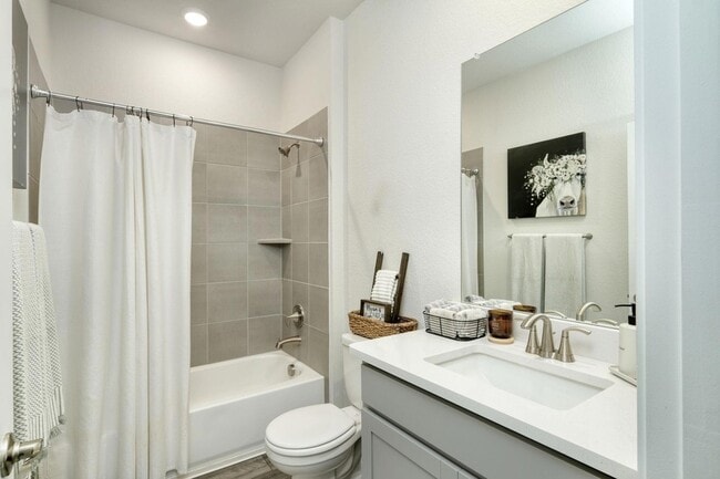 Building Photo - 636 Wild Spur Ln