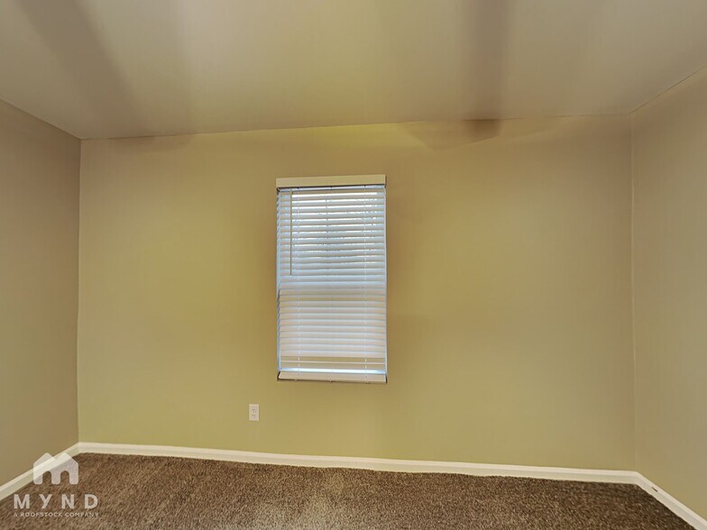 Building Photo - 3385 Reynard Rd