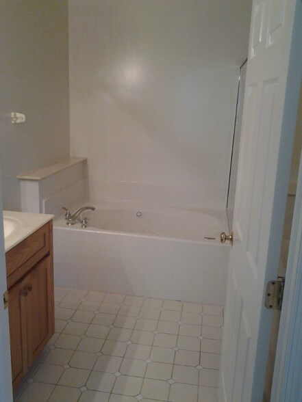 Building Photo - 2767 West Blvd