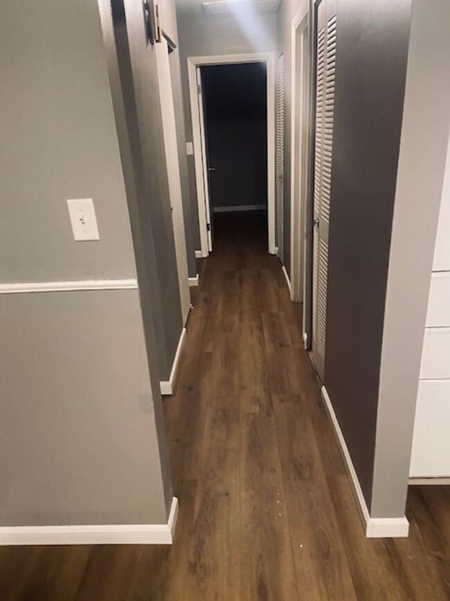 Building Photo - 3 Bedroom, 1 Bath House w/Attached Garage and Fenced Yard