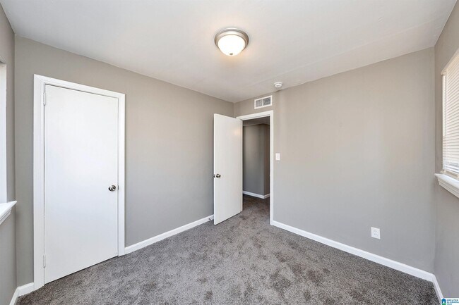 Building Photo - 212 Woodward Dr