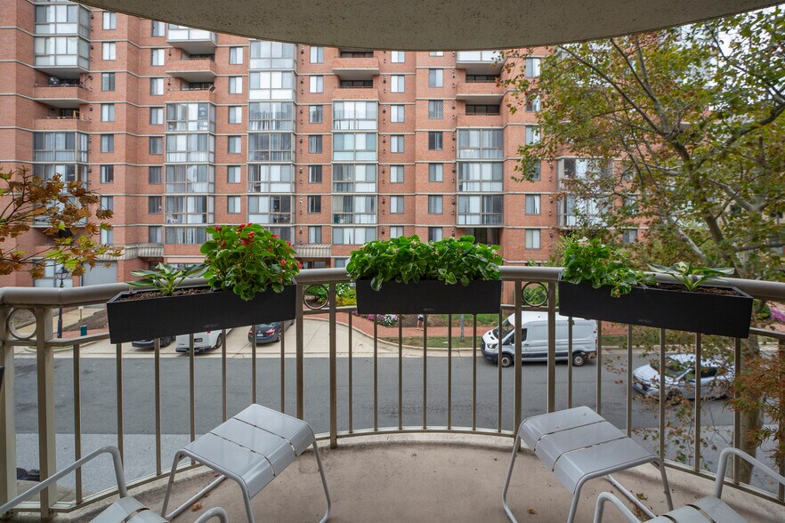 Building Photo - 1200 Braddock Pl