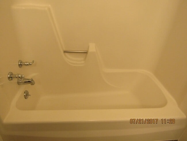 Building Photo - Duplex in Rifle!