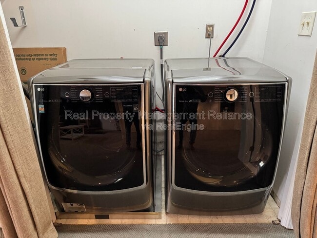 Building Photo - 14 Ravenna Ave