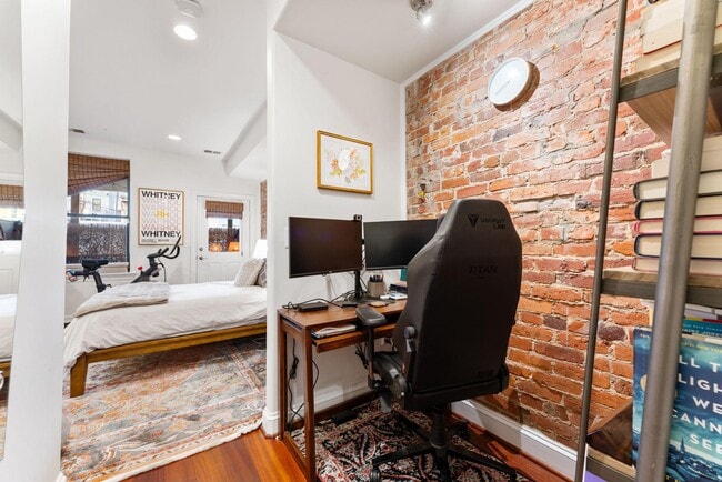 Building Photo - 1105 Park Rd NW