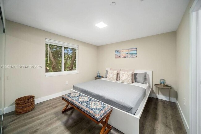 Building Photo - 2311 Scott St