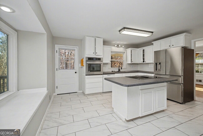 Building Photo - 140 Maple Pl