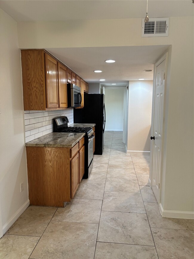 Building Photo - 4322 Woodmont Dr