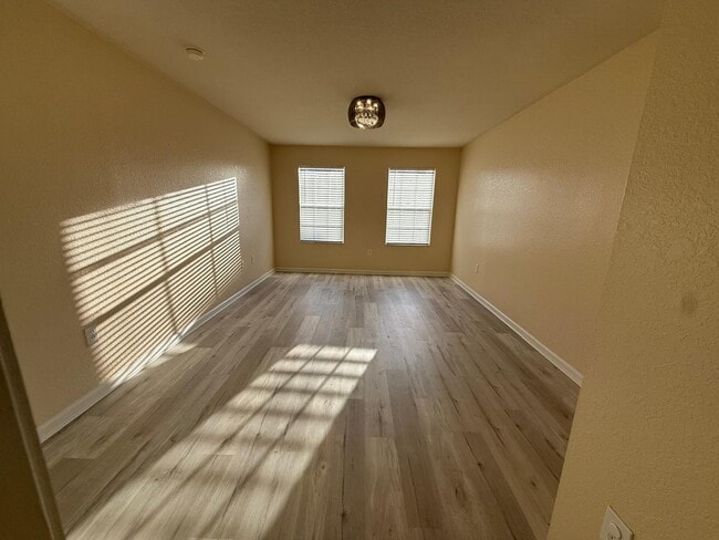 Building Photo - 3071 Ashland Ln N