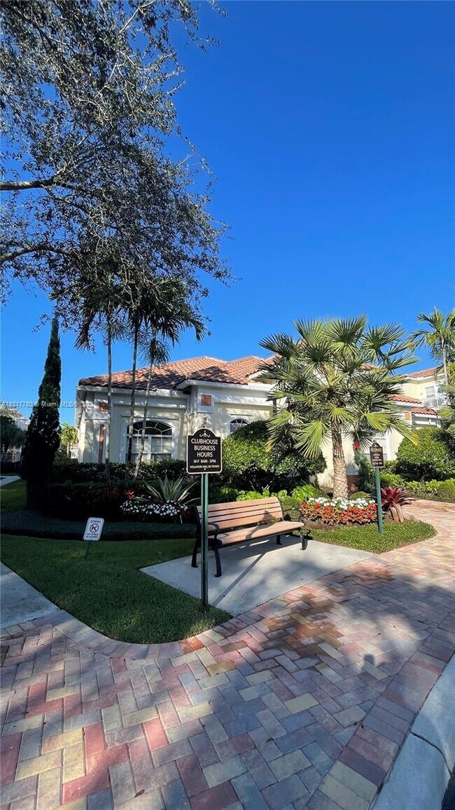 Building Photo - 9887 Baywinds Blvd