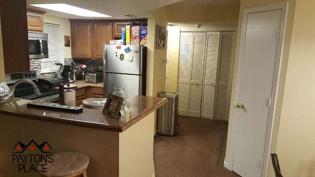 Building Photo - Spacious 2 Bedroom Condo with Parking in G...
