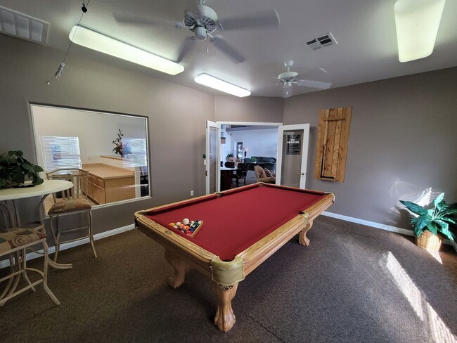 Building Photo - Gorgeous Henderson Condo with garage!