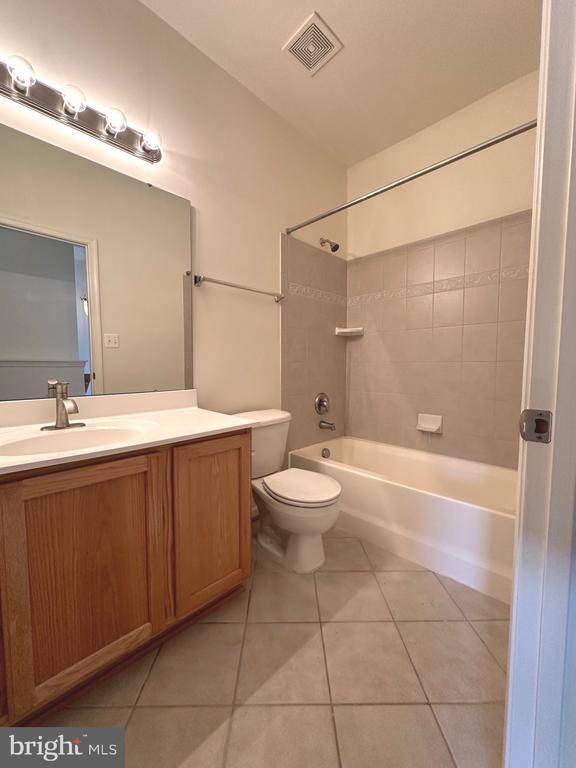 Building Photo - 2100 Abbottsbury Way