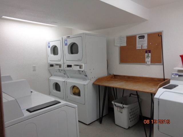 Building Photo - Wonderful 1 BR/1 BA 2nd floor condo in secured building!