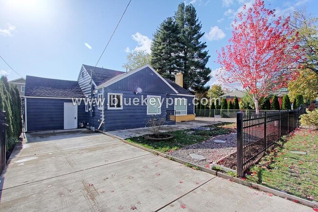 Building Photo - 3 Bed, 2 Bath Home Near Mill City Park in ...