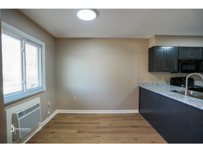 Building Photo - Lakewood Condos: NEWLY REMODELED
