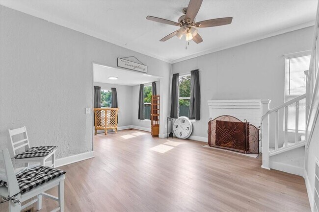 Building Photo - 208 Weaver Ave