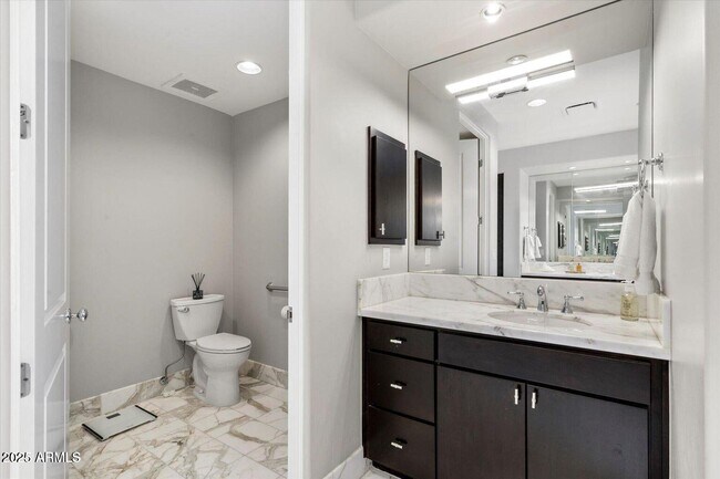 Building Photo - 15802 N 71st St