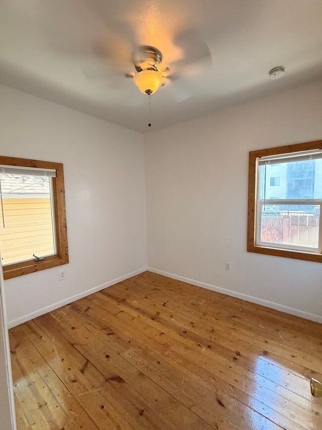 Building Photo - 424 N 9th St