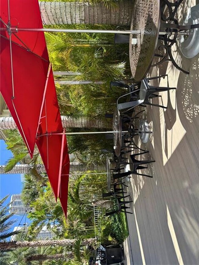 Building Photo - 2600 E Hallandale Beach Blvd