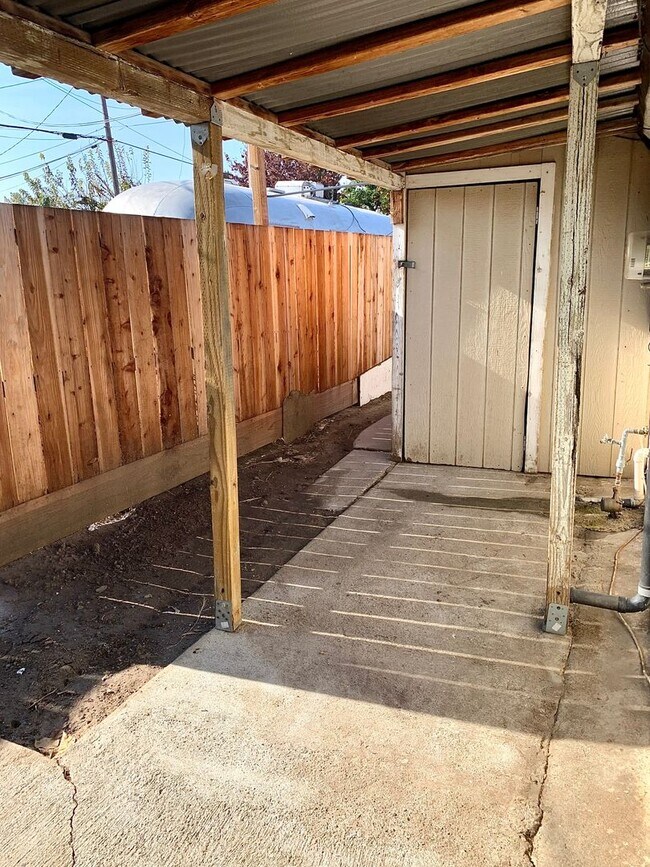 Building Photo - Conveniently Located Home in Modesto