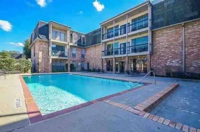 Building Photo - 2425 Underwood St