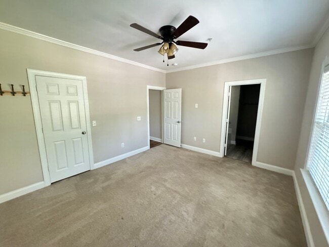 Building Photo - Beautiful 2 bed 2 bath Condo - In Great Lo...