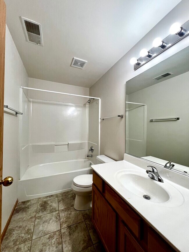 Building Photo - 2405 Wilton Ln