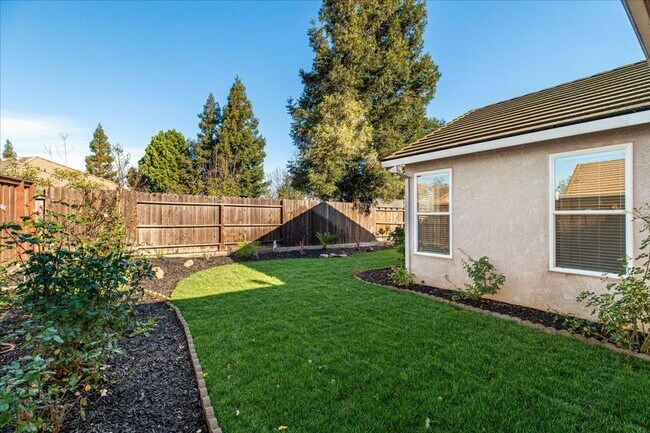 Building Photo - Beautiful 3(4) Bedroom/2 Bath Home Located in Lodi Ca