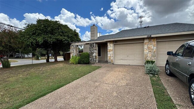 Building Photo - 1308 Conway Dr