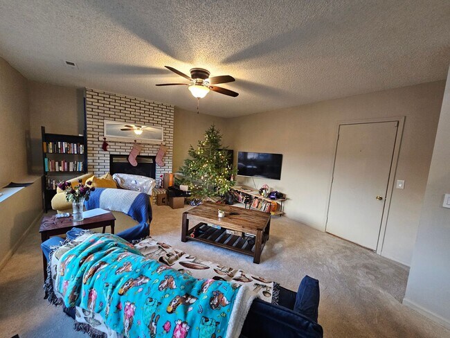 Building Photo - 3 Bed 2 Bath In Fountain Valley Ranch!!