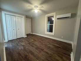 Building Photo - 2105 Park Ave